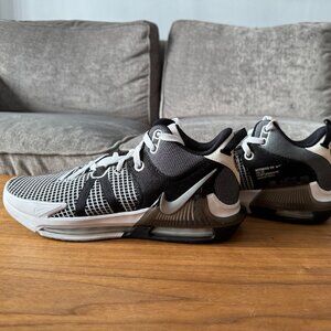 Nike LeBron Witness 7 - New - No Box Size 11 - Black White Metallic Silver